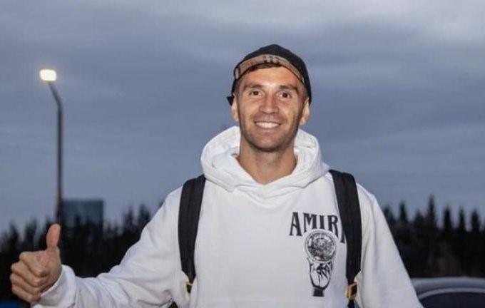 Imagen de La primera locura de Dibu Martínez apenas llegado a la Argentina