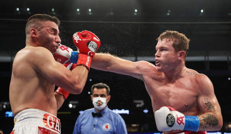 Imagen de CANELO ÁLVAREZ RETUVO SUS TÍTULOS