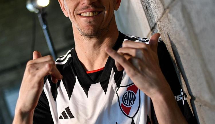 Imagen de River y su nueva piel