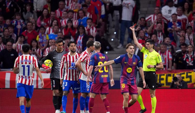 Imagen de Los argentinos, protagonistas en el polémico triunfo de Barcelona sobre Atlético de Madrid que dejó casi sentenciada LaLiga