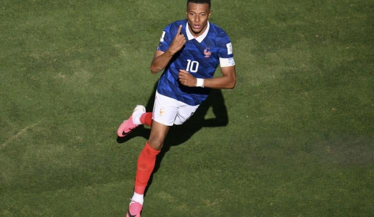 Imagen de Mbappé hace historia en el debut mundialista y se convirtió en el máximo goleador de Francia