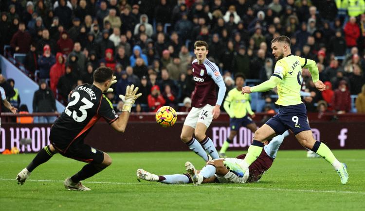 Imagen de Dibu Martínez sumó una valla invicta en la victoria de Aston Villa ante Southampton