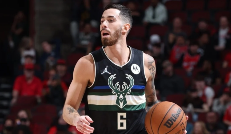 Imagen de NBA: Milwaukee fue eliminado por Boston con Vildoza en cancha