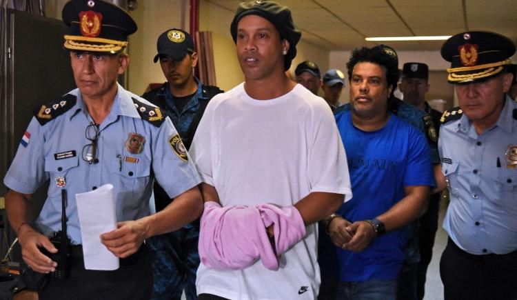 Imagen de Ronaldinho podría volver a prisión: los motivos