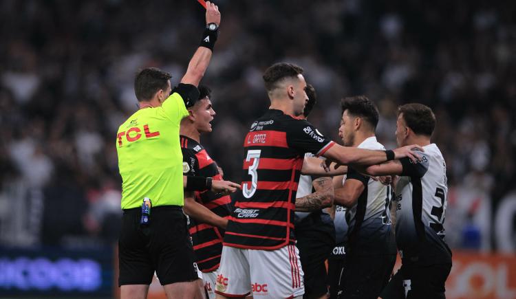 Imagen de Carlos Alcaraz tuvo un debut para el olvido en Flamengo