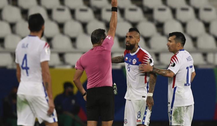 Imagen de ARTURO VIDAL DISPARÓ CONTRA LOUSTAU