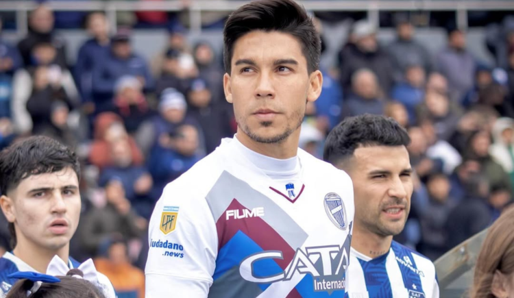 Imagen de Pol Fernández, de ser "el jugador más inteligente del fútbol argentino" a ¿descender dos veces en un año?