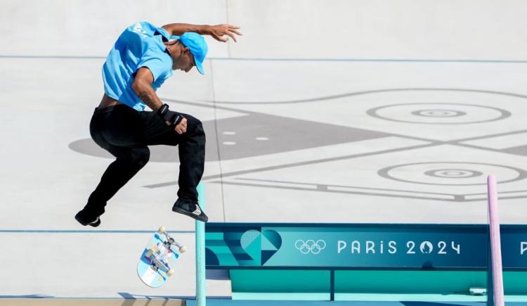 Imagen de El argentino de la patineta que está feliz por "bancar los trapos"