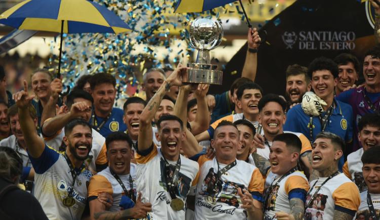 Imagen de Rosario Central levantó una Supercopa Internacional con polémicas tras un final escandaloso