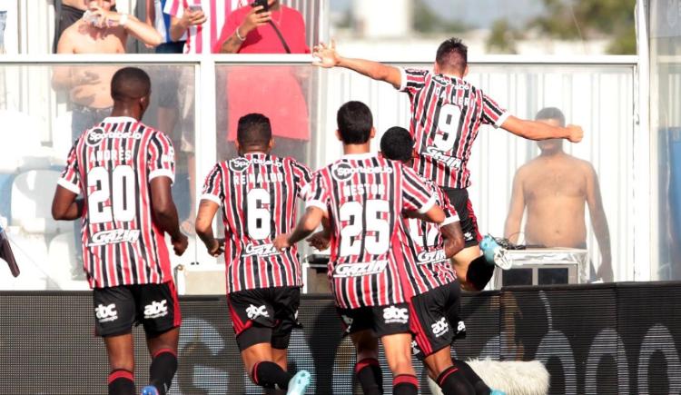 Imagen de EL ESPECTACULAR GOL DE CHILENA DE JONATHAN CALLERI