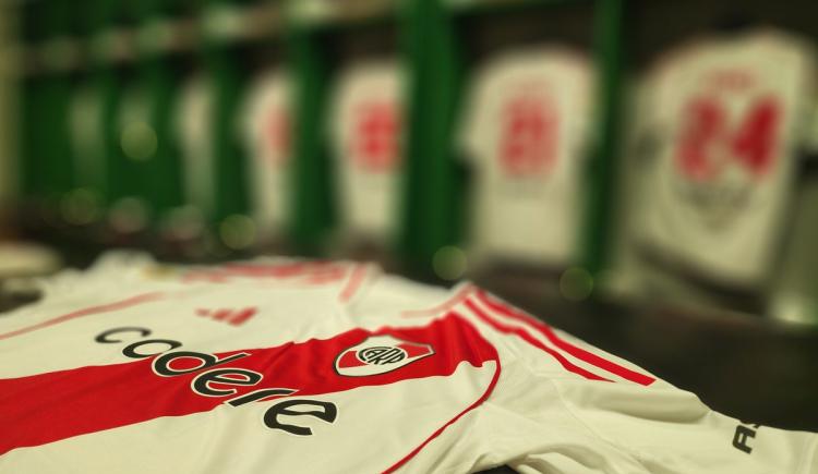 Imagen de Fue el 9 de River, no rindió y anunció su retiro del fútbol