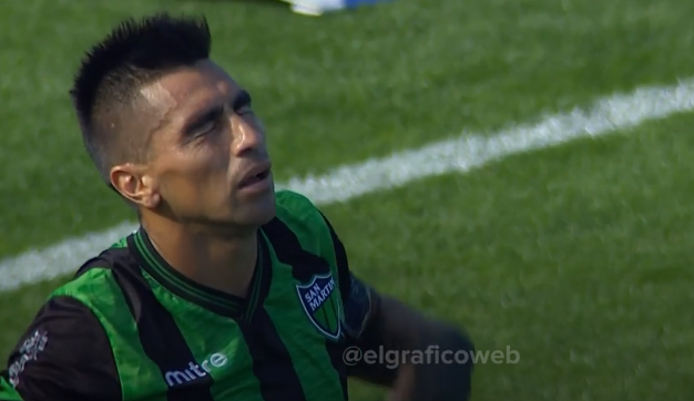 Imagen de El insólito gol en contra de Nicolás Pelaitay ante Vélez