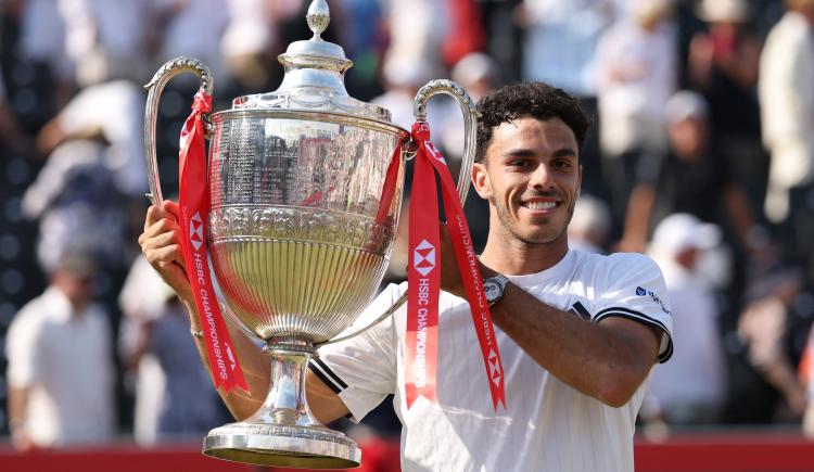 Imagen de Francisco Cerúndolo gritó campeón en Queen's y levantó el título más importante de su carrera