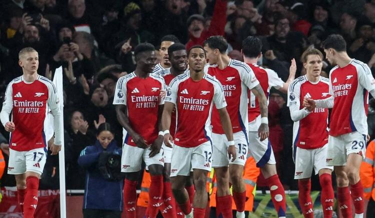 Imagen de Un ex jugador de Arsenal fue acusado de cinco cargos de violación