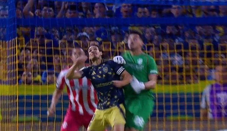 Imagen de Polémica: así fue el gol anulado a Cavani en Boca-Barracas