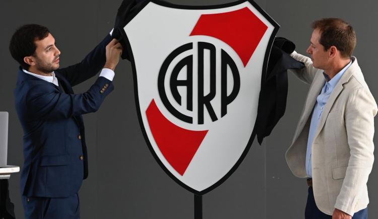 Imagen de RIVER PRESENTÓ SU NUEVO ESCUDO