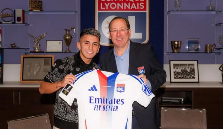 Imagen de Thiago Almada fue anunciado en Lyon con un guiño a Messi, un palito a Cristiano y la actuación de Tagliafico