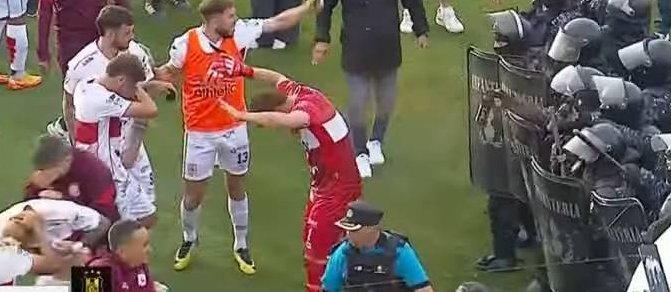 Imagen de Escándalo en la Patagonia: batalla campal tras la clasificación de Deportivo Madryn