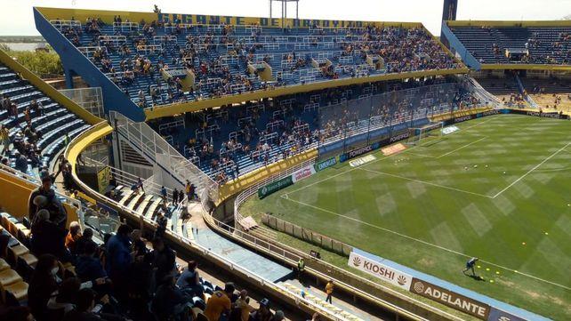 Imagen de DETIENEN A DOS HINCHAS DE ROSARIO CENTRAL