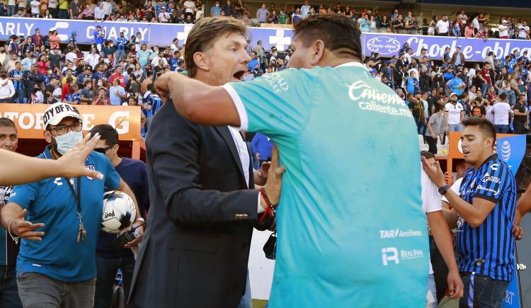 Imagen de LA MASACRE DE QUERÉTARO: HERNÁN CRISTANTE, DE DARLE REFUGIO A HINCHAS AL "AFUERA LOS REVENTAMOS"