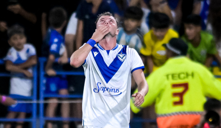 Imagen de Falló la zaga y Boca pagó: así fue el doblete de Pellegrini para Vélez