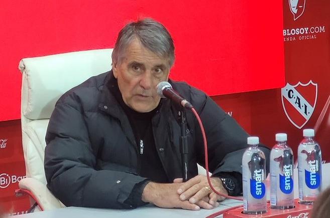 Imagen de Hugo Tocalli y su parecer sobre quién debería dirigir a Independiente