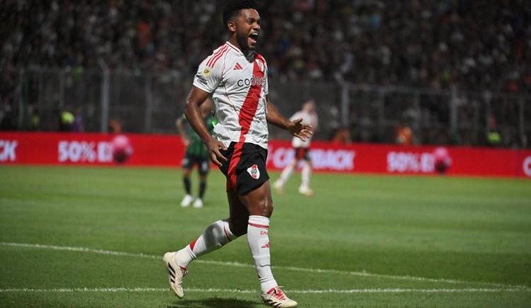 Imagen de River derrotó a San Martín (SJ), estiró su invicto y se metió en la pelea