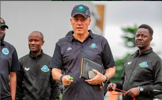 Imagen de Quién es el argentino que dirige a un club y a una selección en África