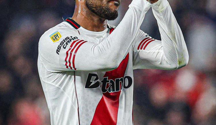 Imagen de Miguel Borja, al borde del ko en River: penales fallados, números críticos y rumores de salida