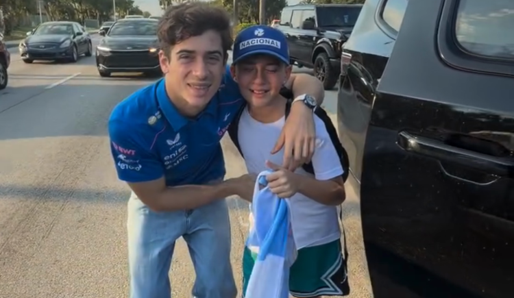 Imagen de Franco Colapinto: un gesto de humildad que detuvo el tránsito y emocionó al mundo