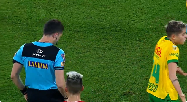 Imagen de ¡El árbitro se olvidó la tarjeta!