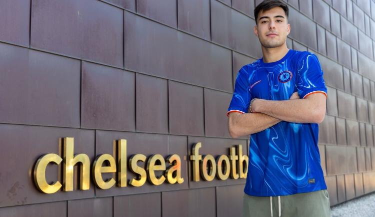 Imagen de El técnico de Chelsea elogió a Anselmino y dio indicios sobre cómo lo acoplará al grupo