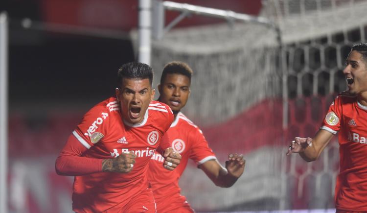 Imagen de CUESTA ANOTÓ EN LA GOLEADA DE INTER ANTE SÃO PAULO, PARA ARREBATARLE LA PUNTA