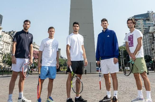 Imagen de Las figuras del Argentina Open posaron junto con el Obelisco