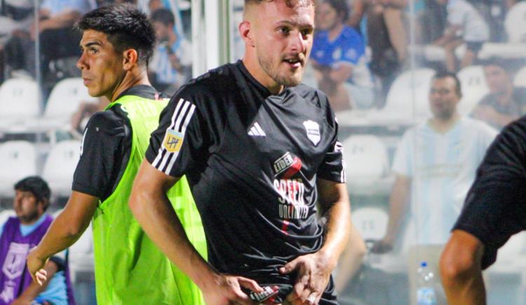 Imagen de Riestra aprovechó los regalos de Atlético y goleó en Tucumán