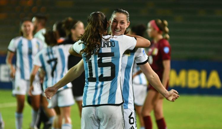 Imagen de La Selección femenina va por la clasificación directa al Mundial ante Colombia