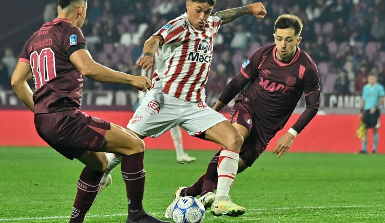 Imagen de Instituto se lo ganó a Lanús en el último minuto