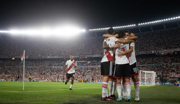 Imagen de Con dos penales, River le ganó a Argentinos en un partido repleto de polémicas