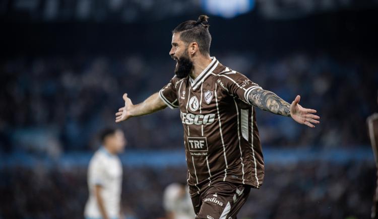 Imagen de Platense sorprendió en el Cilindro de Avellaneda y eliminó a Racing