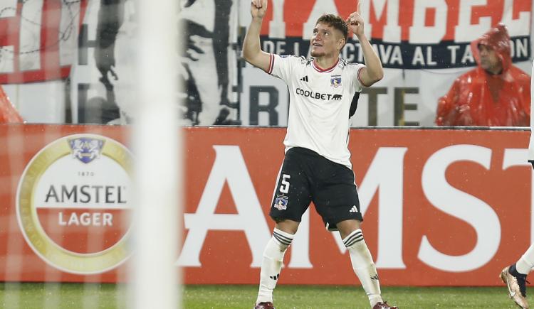 Imagen de Colo Colo sacó ventaja en la ida con un doblete argentino