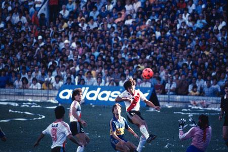 Imagen de Alonso y la pelota naranja: a 38 años de un triunfo histórico de River