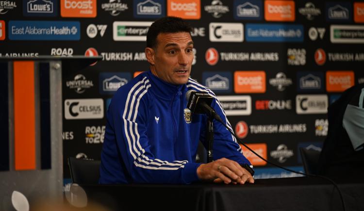 Imagen de Scaloni confirmó que Messi jugará ante Islandia y dio pistas sobre el equipo para el debut en el Mundial