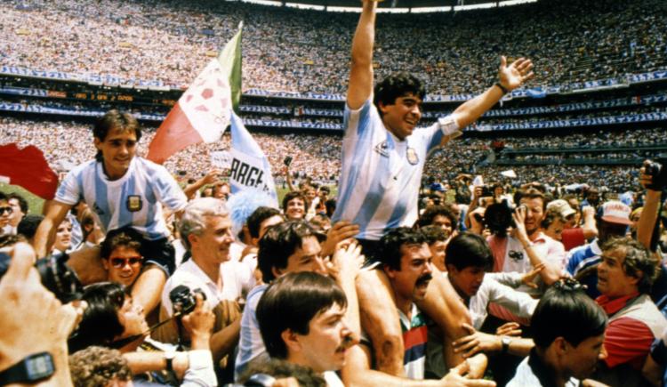 Imagen de La camiseta de Diego en la final de México '86 vuelve a manos argentinas