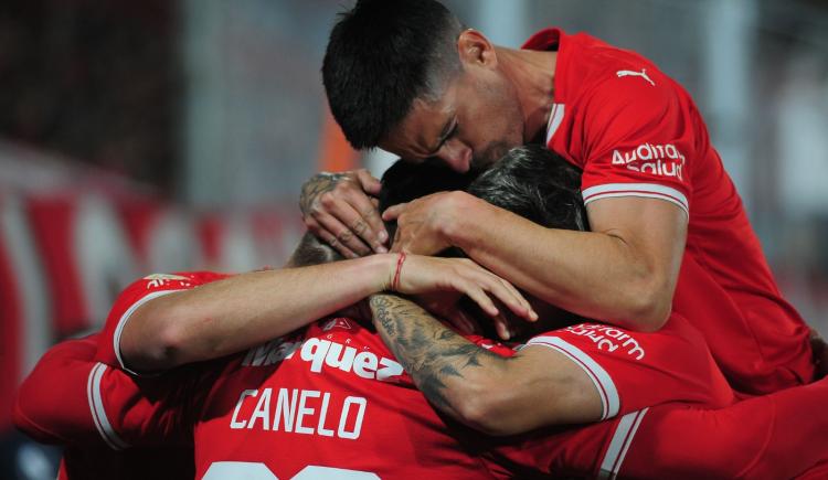 Imagen de Enorme triunfo de Independiente en una final con Huracán