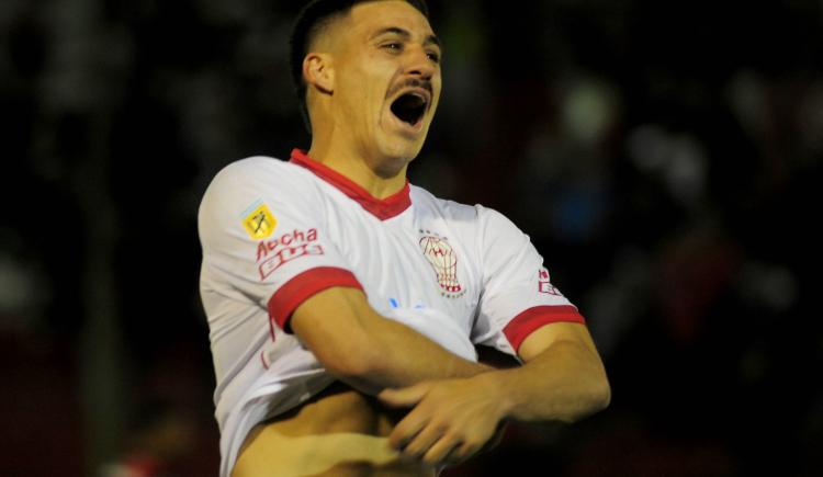 Imagen de Huracán venció con lo justo a Newell's y sigue prendido