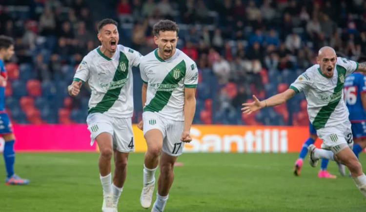 Imagen de Banfield logró un triunfo clave ante Tigre para respirar en la tabla de abajo