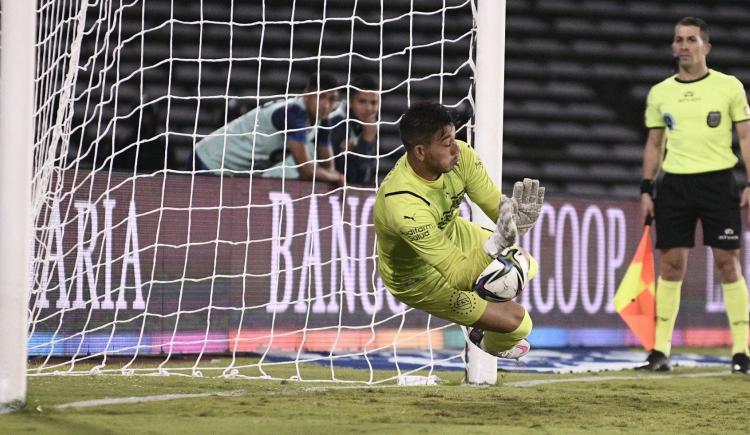 Imagen de Todas las veces que Milton Álvarez atajó dos penales en Copa Argentina