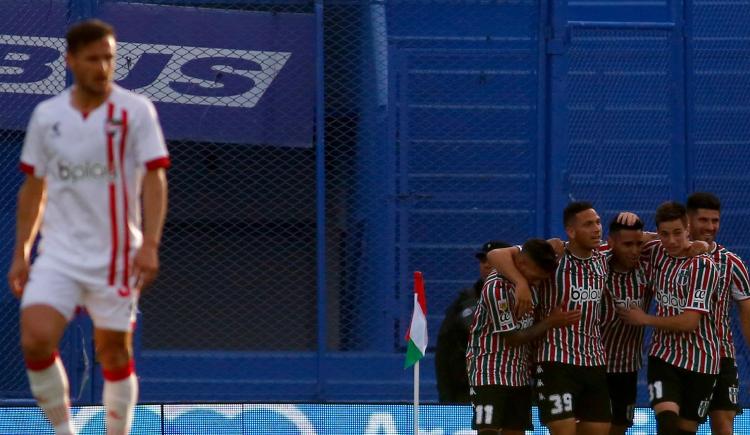 Imagen de Vélez aplastó a Estudiantes y lo complicó para las copas 2023