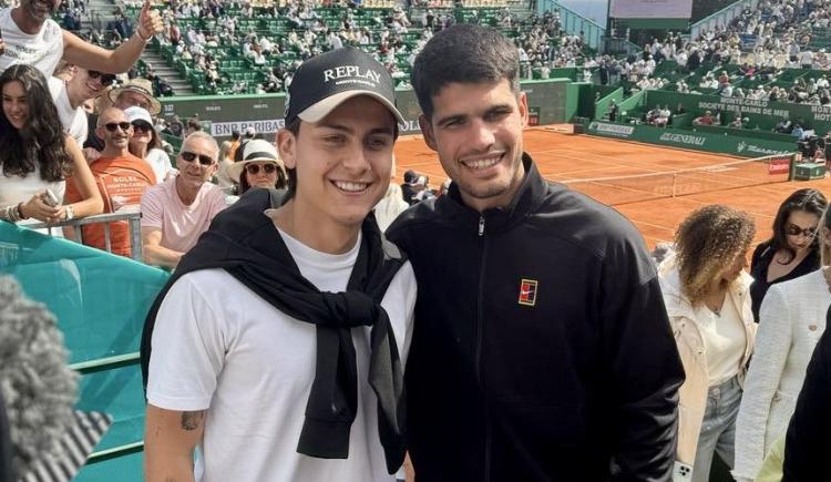 Imagen de Con Dybala en primera fila, Alcaraz pasó a semifinales de Montecarlo por primera vez
