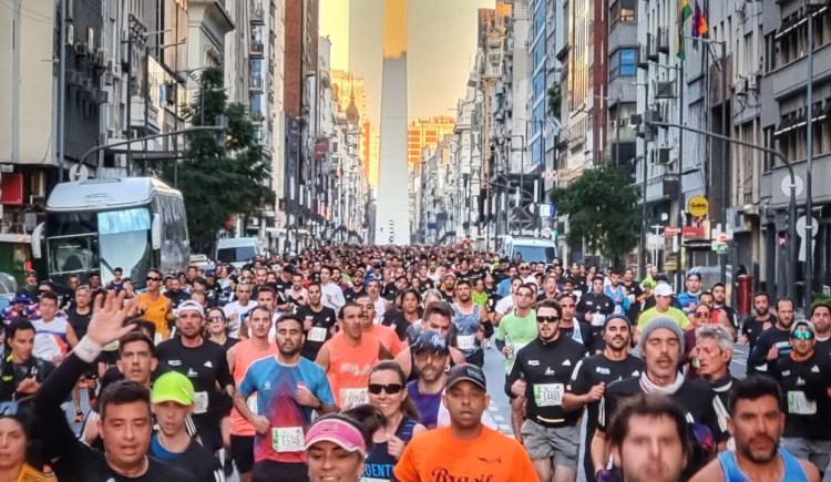 Imagen de 21 K de Buenos Aires: 23.000 participantes y récord para una argentina